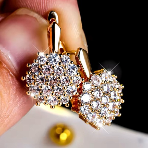 Cute Small White Zircon Stone Snowflake Dangle Earrings Rose Gold - Picture 1 of 5